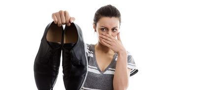Cum scapi de posibila aparitie a mirosurilor neplacute in urma purtarii de pantofi dama