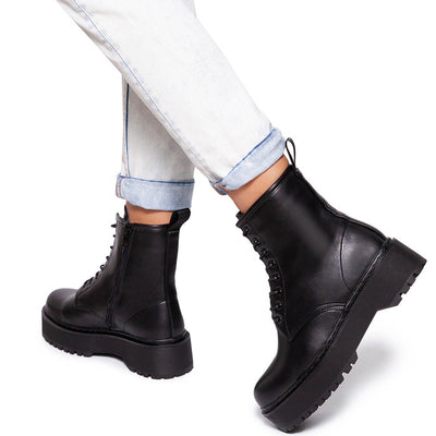 Ghete dama Tylee, Negru 1