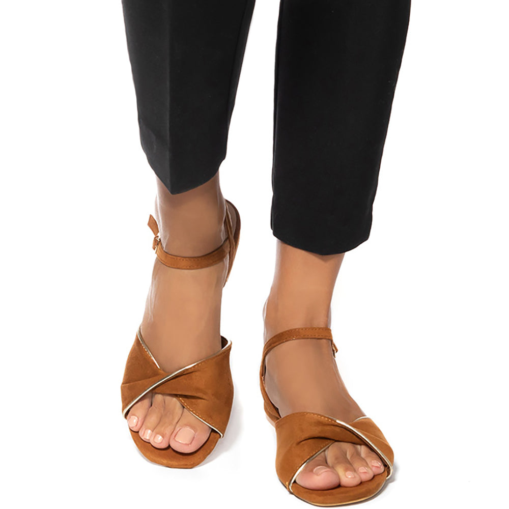 Sandale dama Nazifa, Maro 1